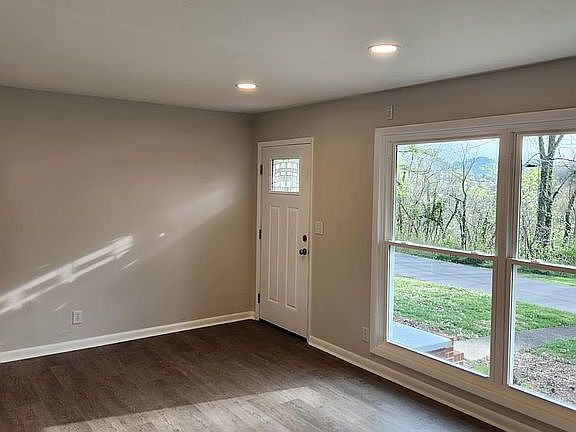 3rd image of 3601 Montclair Rd
