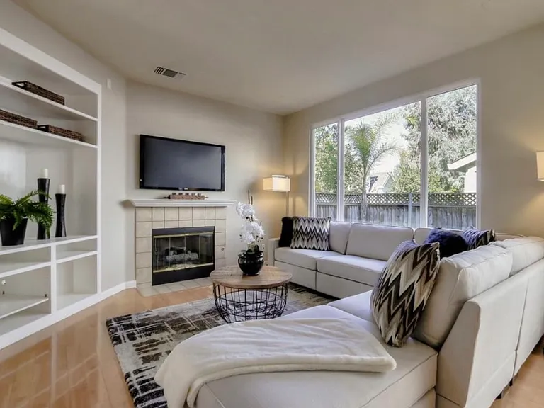 2049 Finley Pl — Photo 3