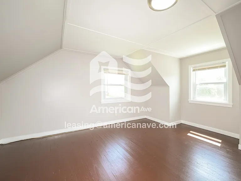 1348558_011_bedroom_11.jpg