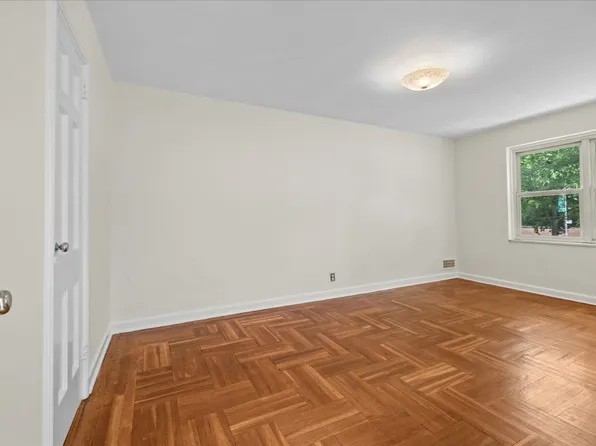 140 Van Cortlandt Park S image 14 of 26