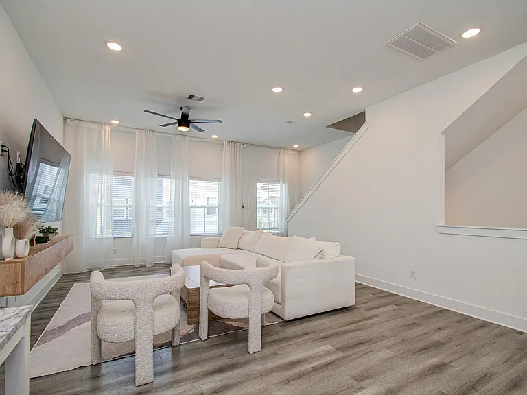 8325 Springwood Creek Ln — Photo 13