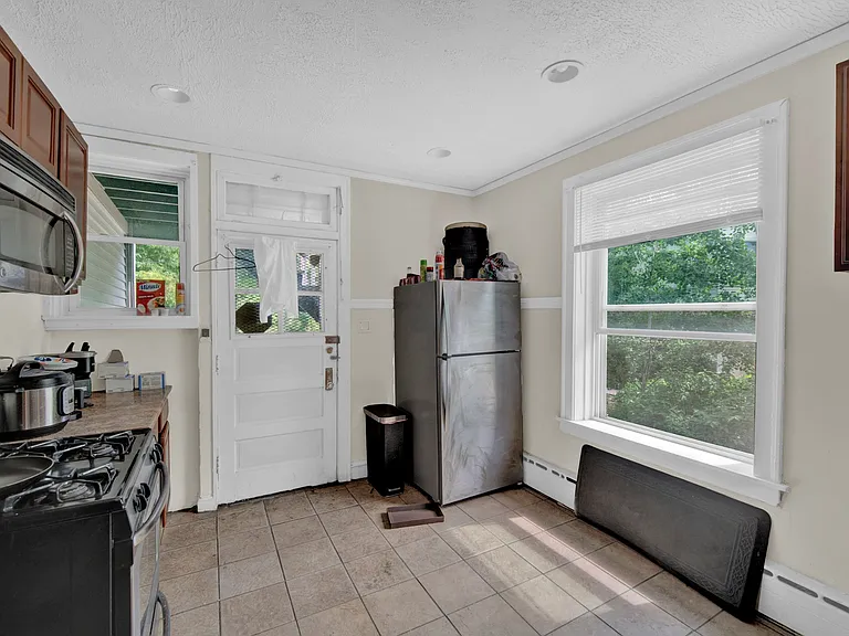 1103 Simpson St — Photo 10