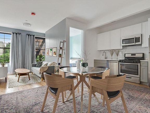 3rd image of 787 Franklin Ave APT 2