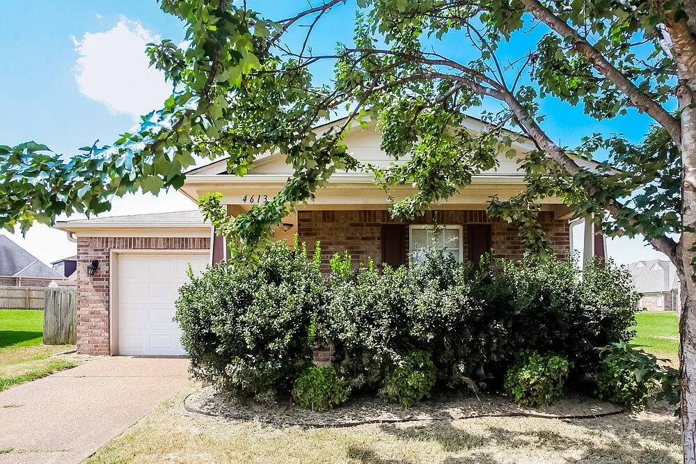 3 bed, 2.0 bath, 1340 sqft, $1,655 — Photo 1
