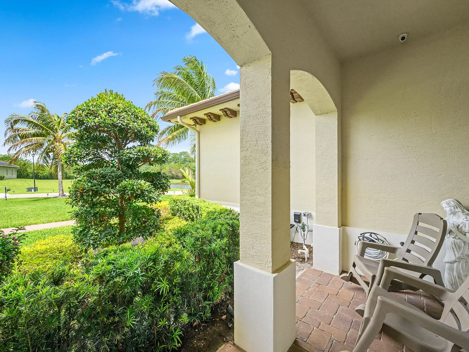 6 bed, 6.5 bath, 4539 sqft, $9,400 — Photo 4