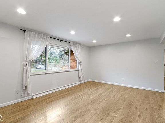 5th image of 8823 Crestview Dr