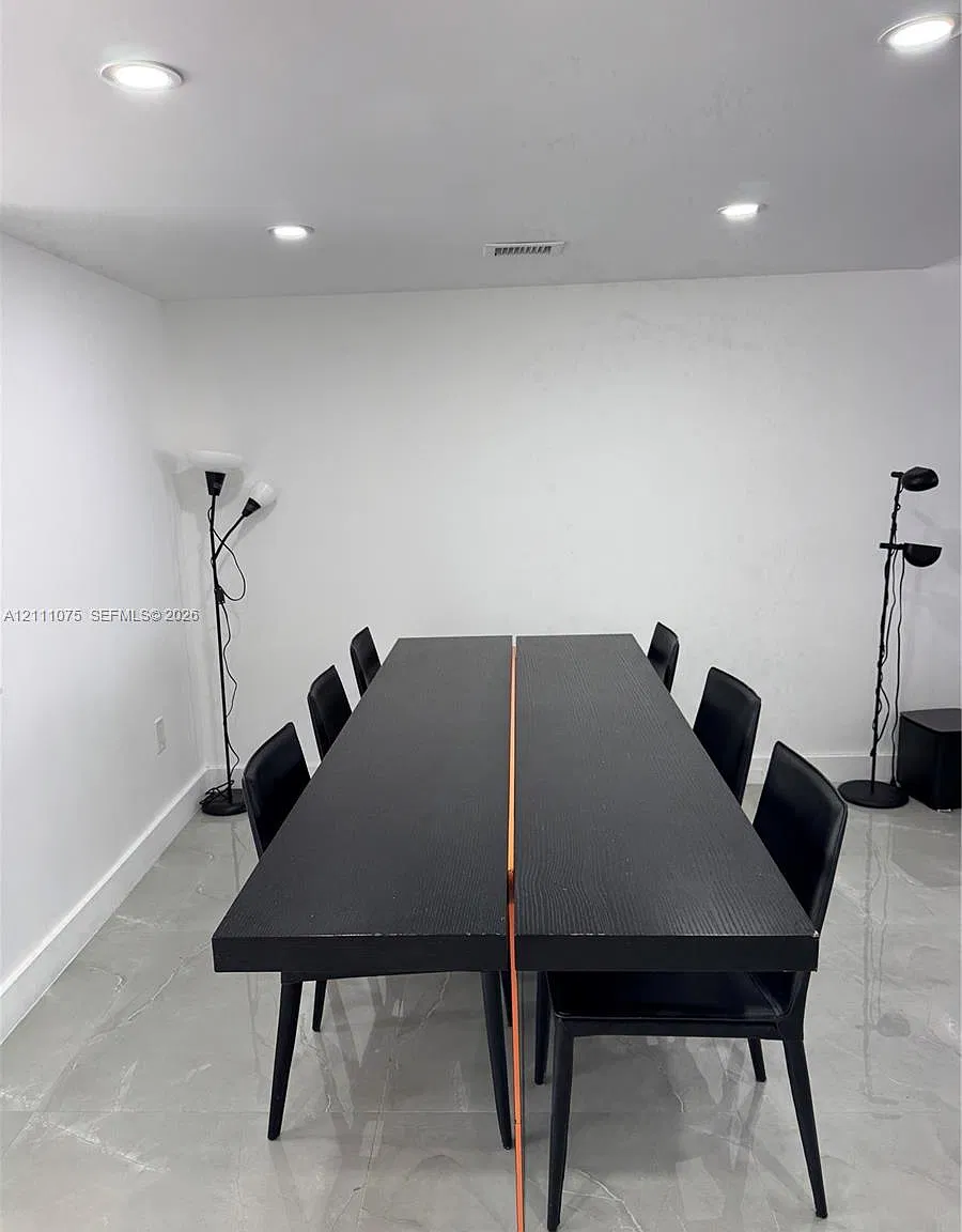 Venetian Park I Condo — Photo 4