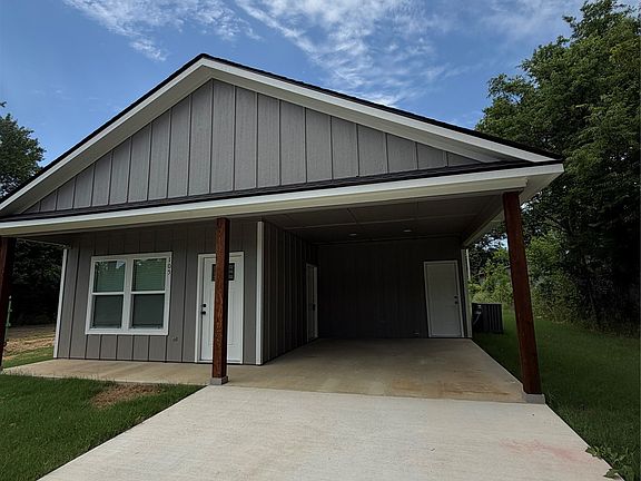 2nd image of 105 Russell Rd