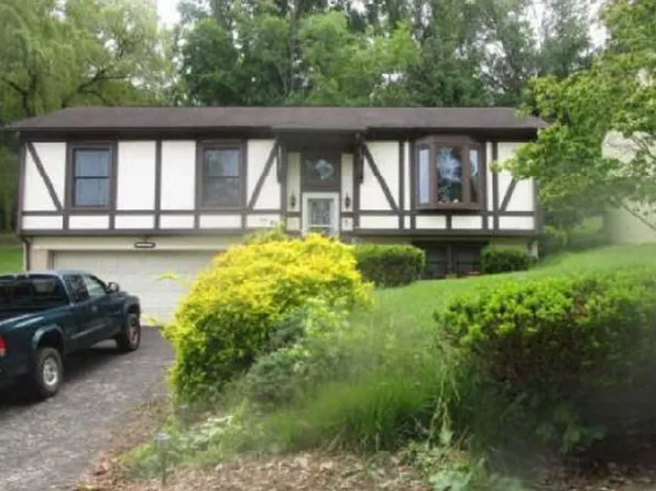 245 Valley Circle Dr, Charleroi, PA 15022