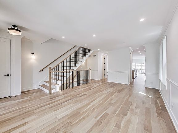 2nd image of 4835 N Seeley Ave