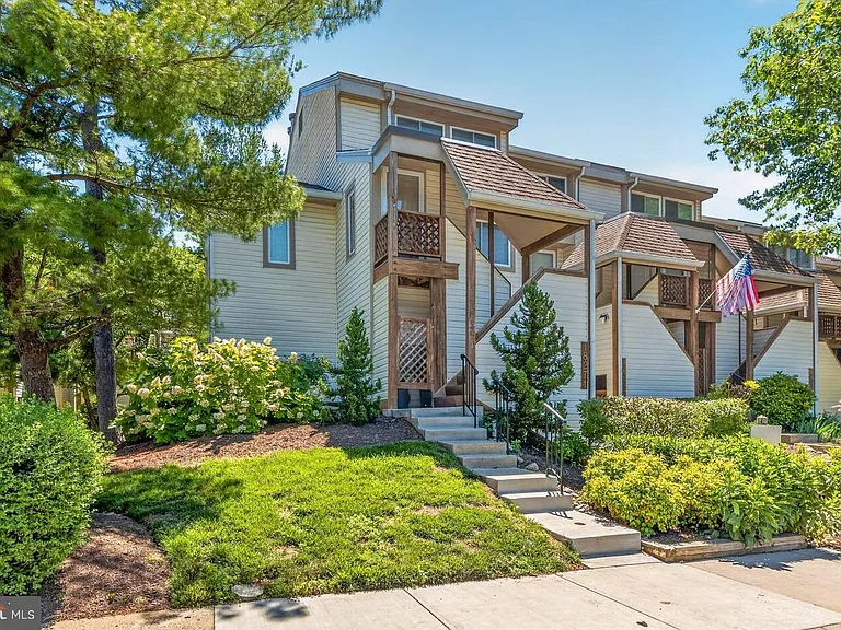 18273 Leman Lake Dr — Photo 2