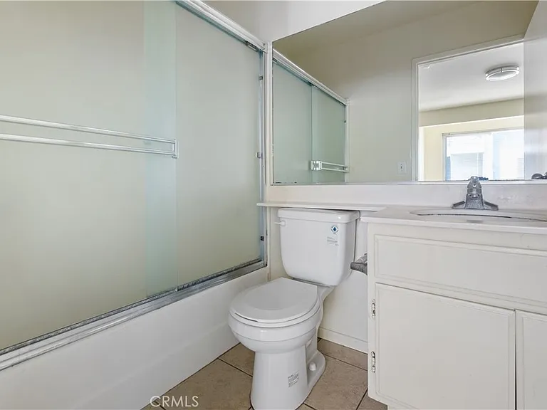 2726 S Menlo Ave — Photo 18
