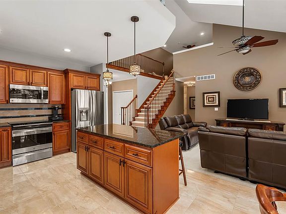 5th image of 50844 Redwood Ln #10