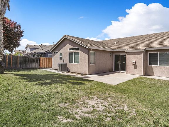 3rd image of 1512 Venice Cir