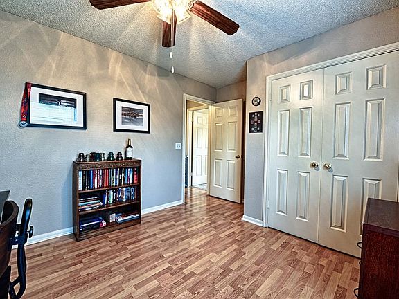 3rd image of 4006 Fernwood Dr