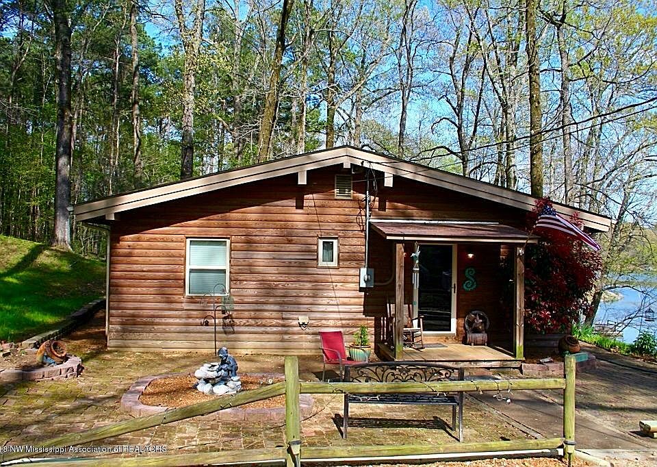 1st image of 11201 Woodland Lake Dr