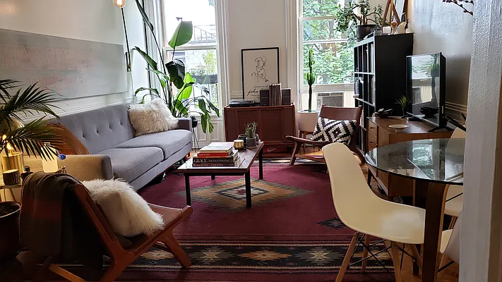 Rented by RBM Brokerage | media 21