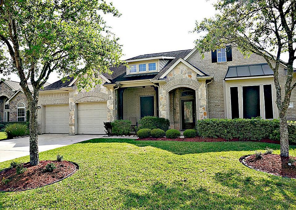 1st image of 425 Cranbrook Ln