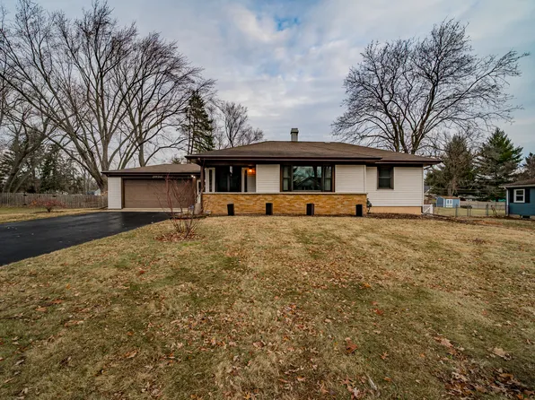 28W544 Forest View Ave S, Warrenville, IL 60555