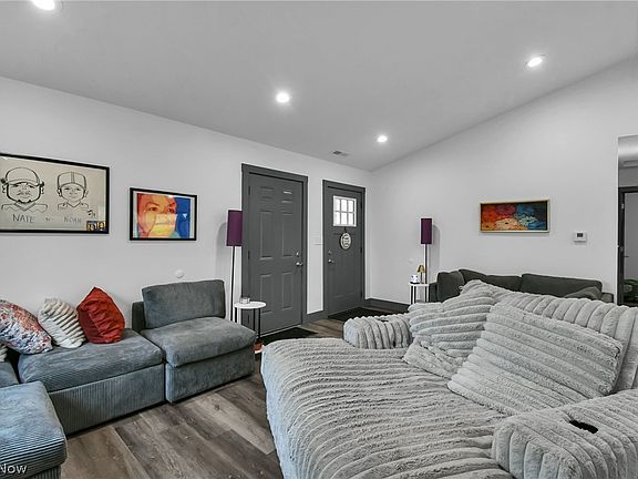 5th image of 358 Davidson St