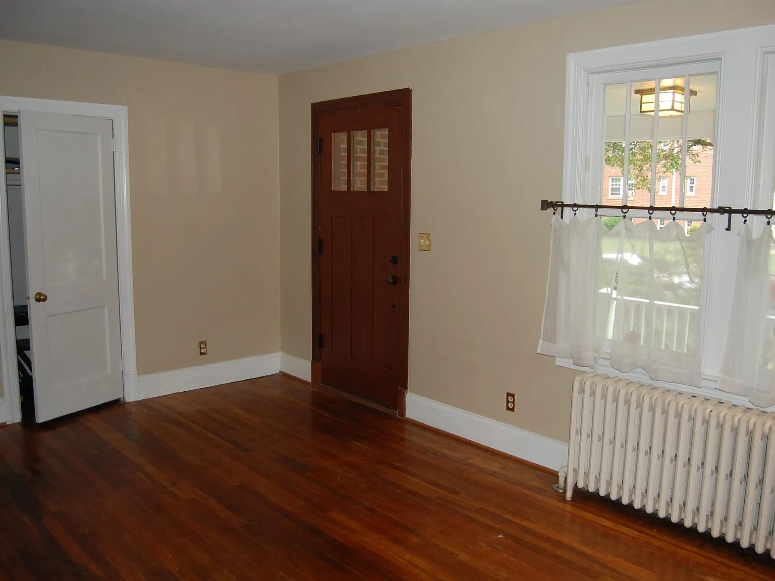 107 E Mason Ave — Photo 2