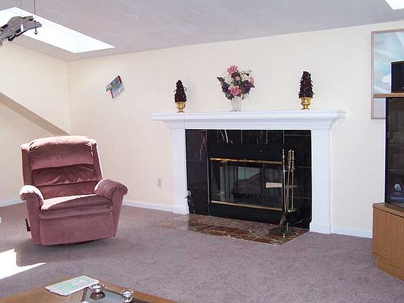 5th image of 1903 Laigh Rd