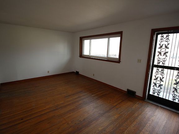 2nd image of 7724 Carnation Dr