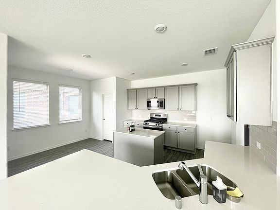 5th image of 2505 Starwater Dr