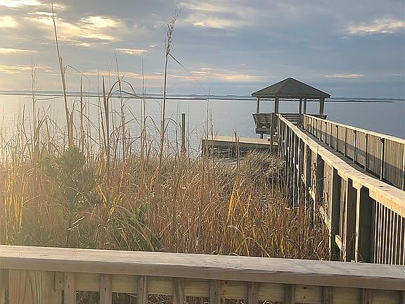 Nearby attraction, Sanderlig