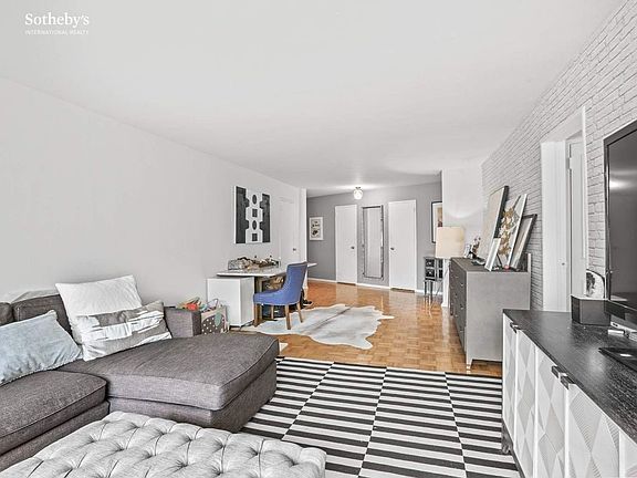 3rd image of 155 E 68th St #723