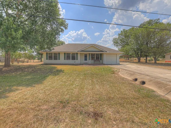 324 Royal Crest Cir, Seguin, TX 78155
