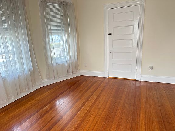 4th image of 92 N Central Ave #1