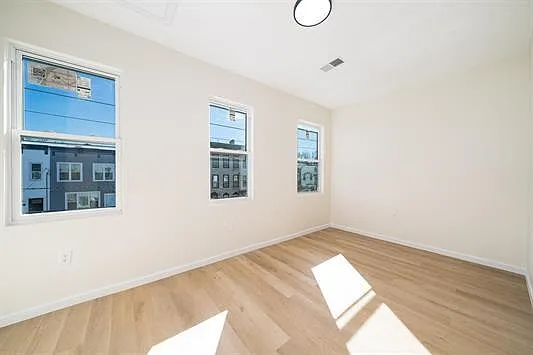 1 bed, 1.0 bath, 655 sqft, $2,200 — Photo 2