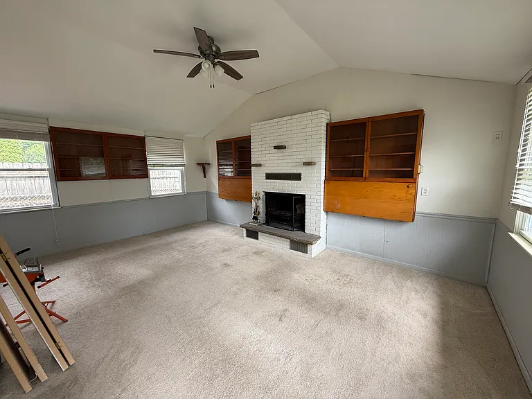 22420 Lilac St — Photo 13