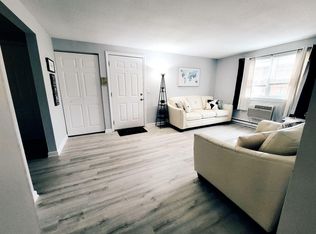 2 Maple Crest Cir APT C, Holyoke, MA 01040