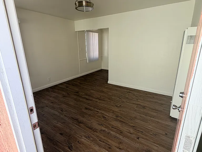 Sunset Park Apartments — Photo 29
