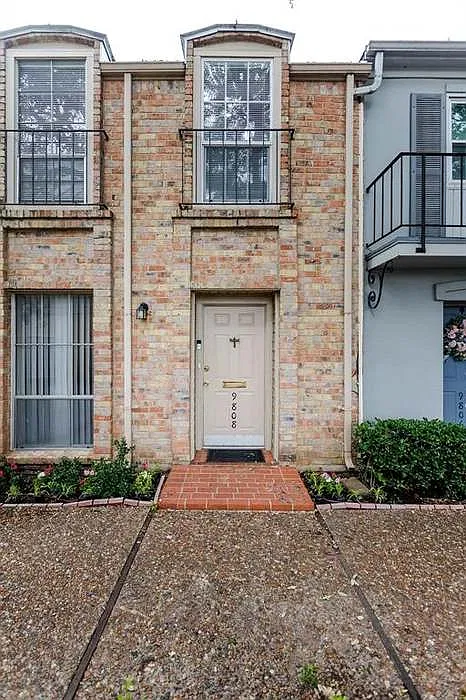 2 bed, 1037 sqft, $1,745 — Photo 1
