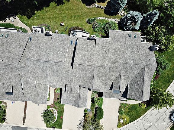 2nd image of 924 Oak Crest Ln