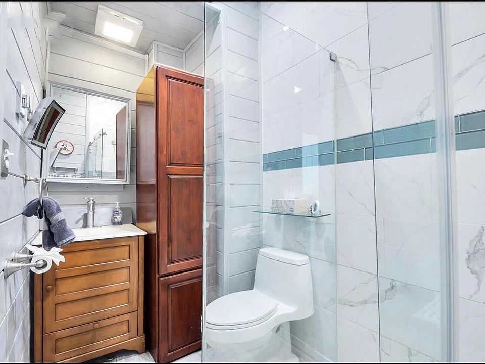 1st image of 9122 86th Dr Floor 1