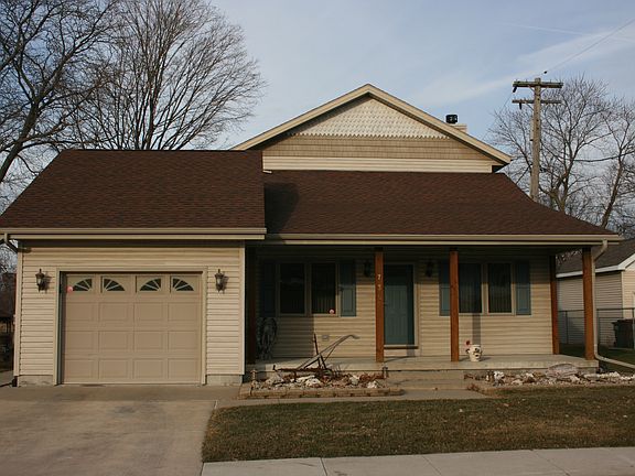 2nd image of 735 Lakeview Dr