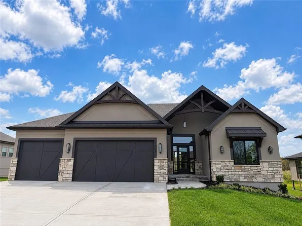 1007 Wilds Pkwy, Greenwood, MO 64034