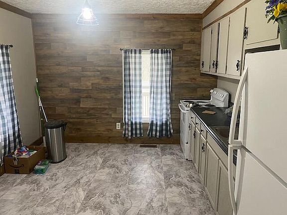 5th image of 1016 Wolf Creek Rd