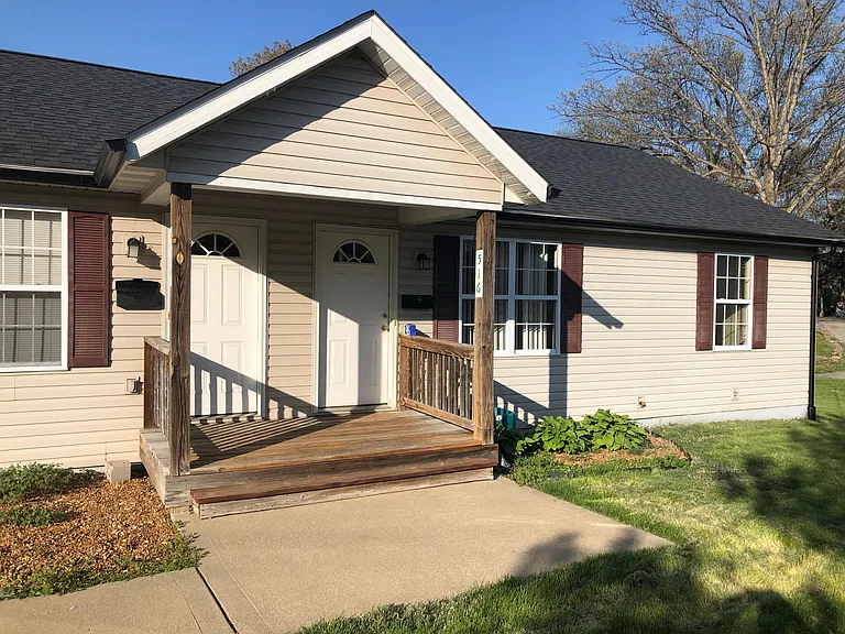 516 Delevan St — Photo 1