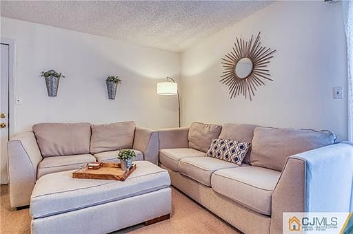 3rd image of 470 Northam Dr
