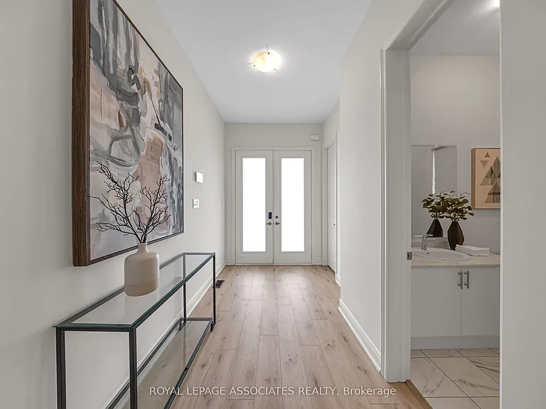 2215 Beckman Cres #UPPER — Photo 2