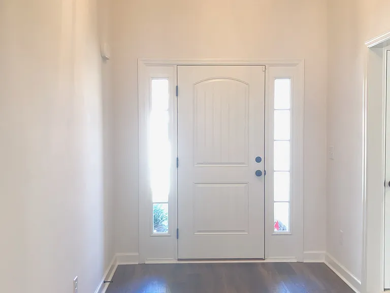 807 Goodale Dr — Photo 3
