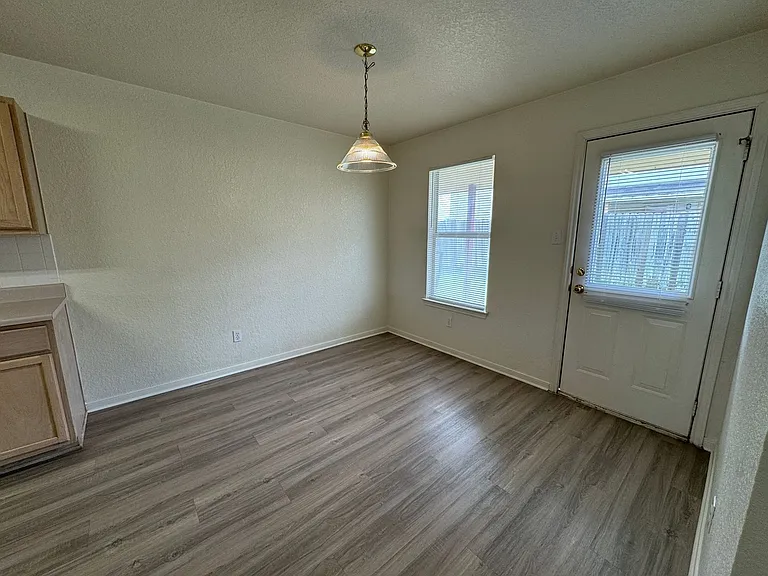 1606 Dugger Cir #B — Photo 18