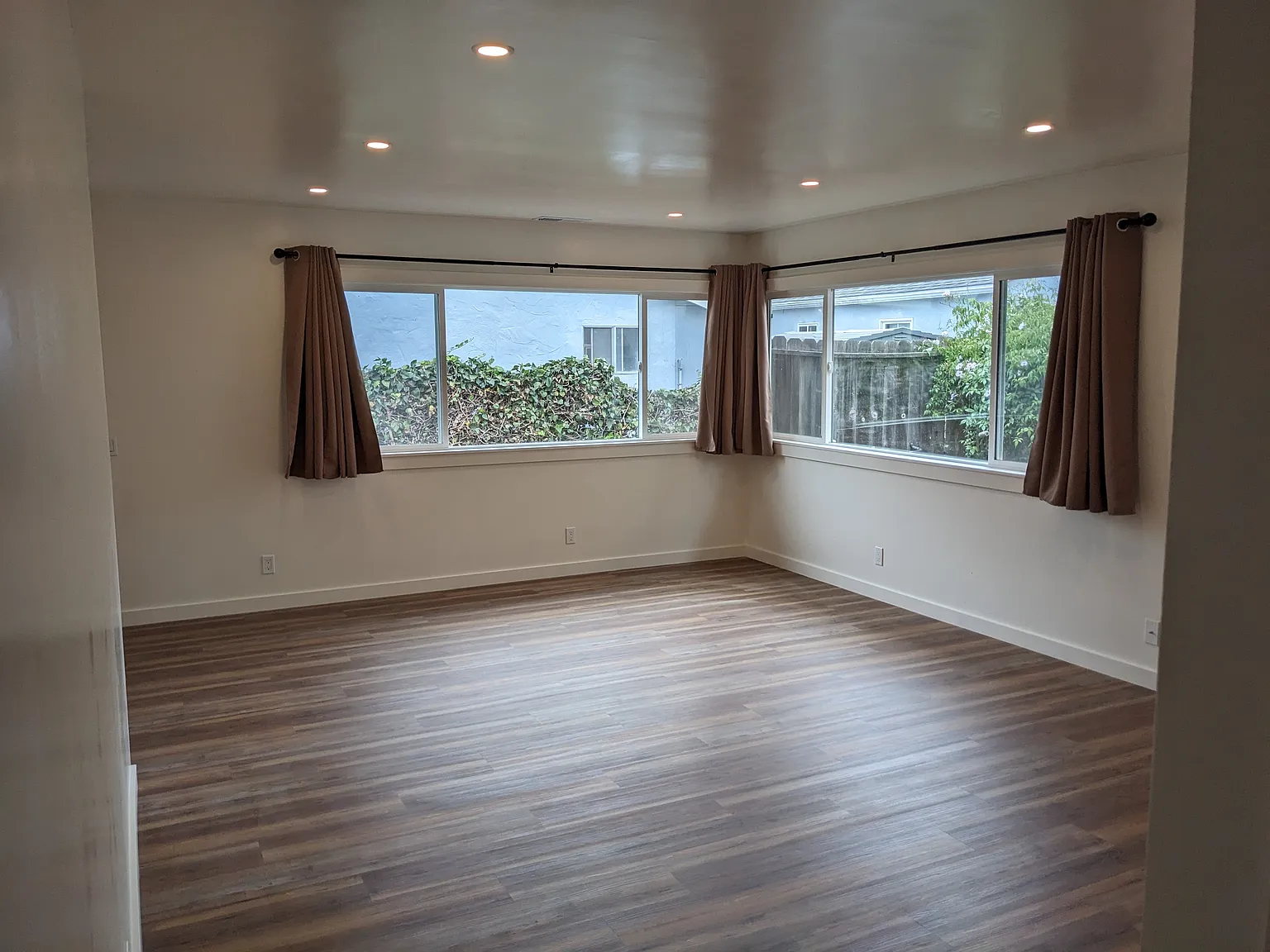 2 bed, 924 sqft, $4,300 — Photo 3