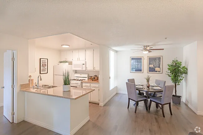 Westwood Executive House — Photo 24