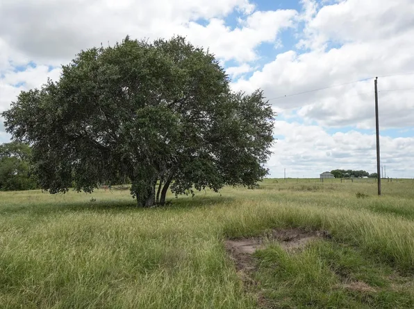 1432 S Knezek Rd, Flatonia, TX 78941